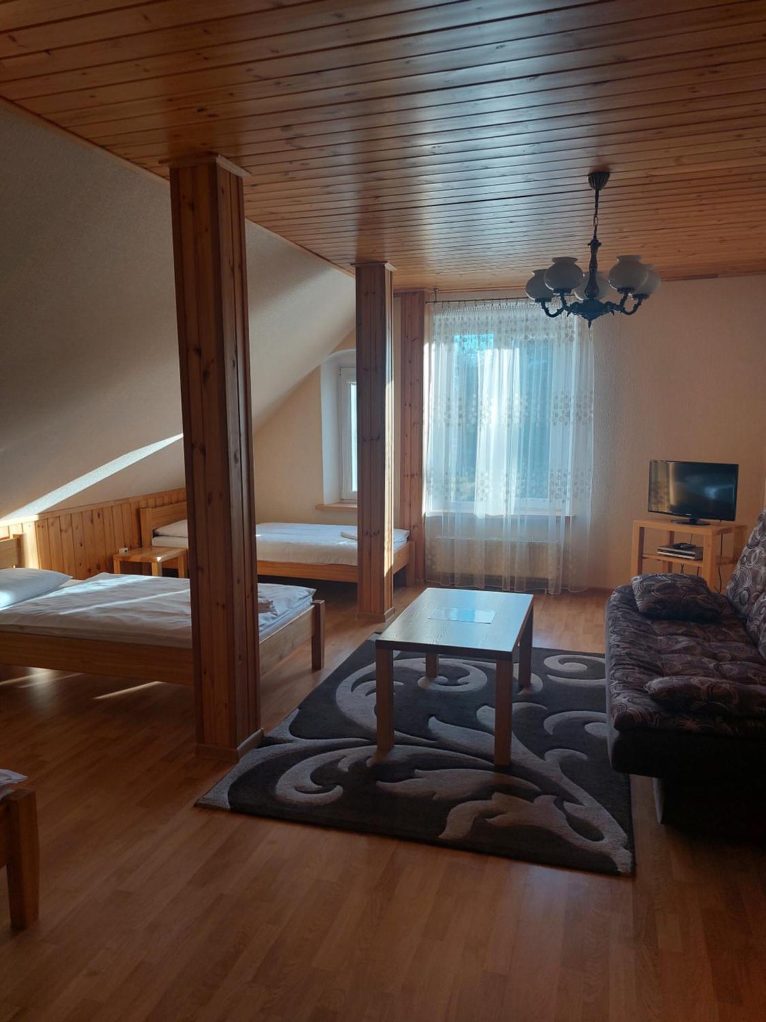 Asmonienes Sveciu Namai "Senoji Mokyklele" Hotel Smalininkai Ngoại thất bức ảnh