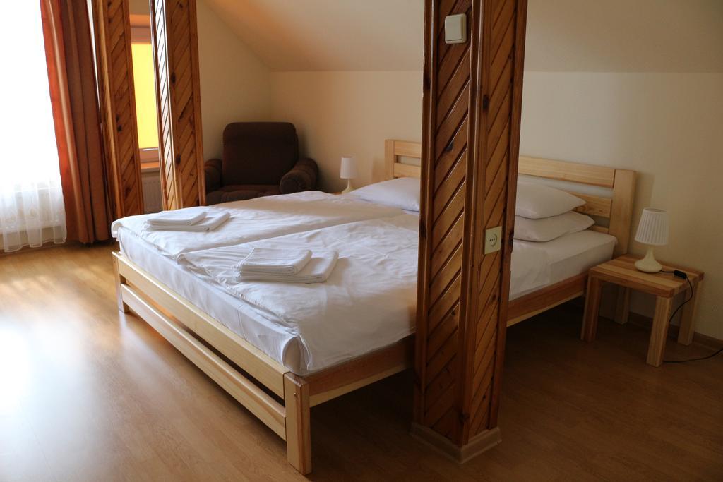 Asmonienes Sveciu Namai "Senoji Mokyklele" Hotel Smalininkai Ngoại thất bức ảnh